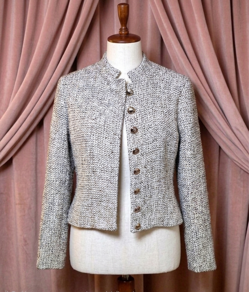 Tweed-inspirerad jacka med guldknappar