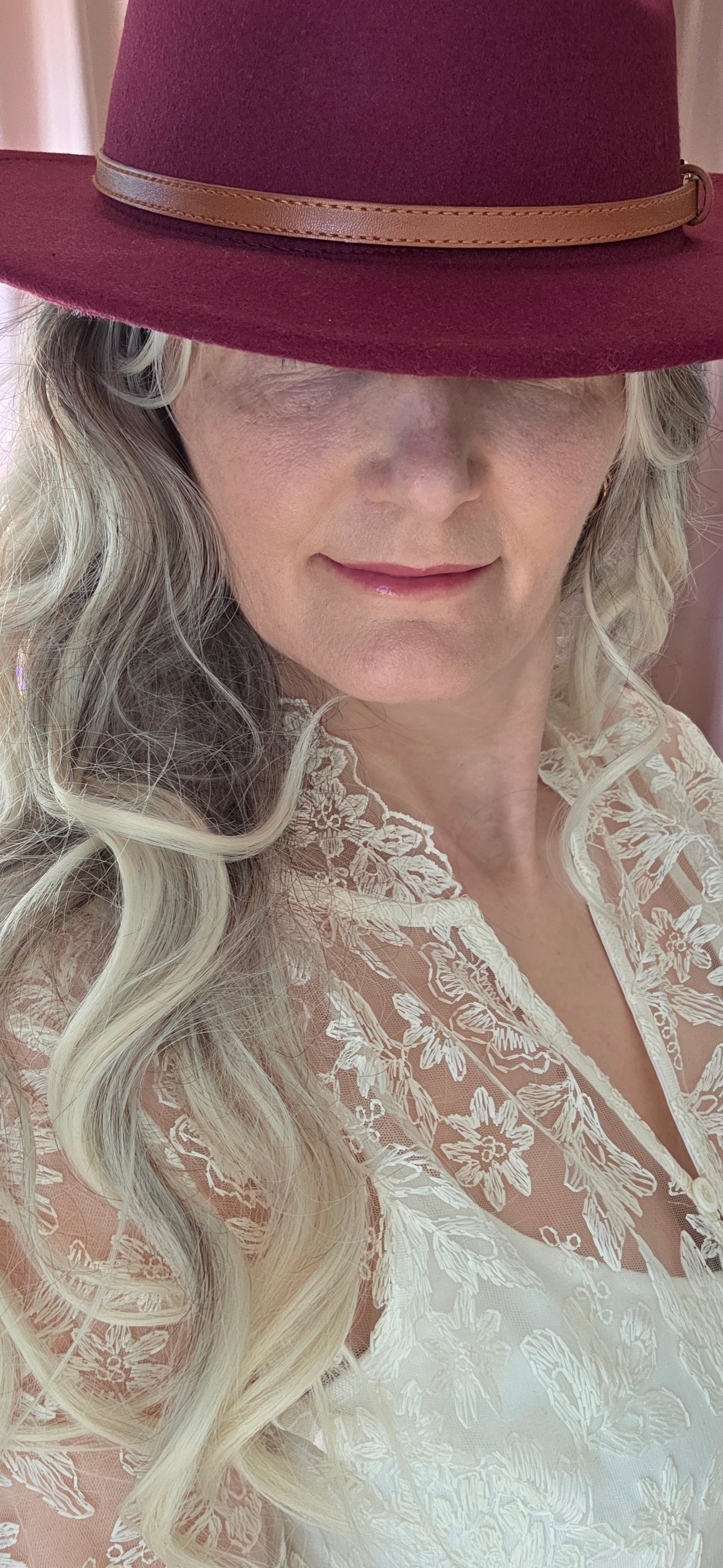 Spetsblus med långa ärmar