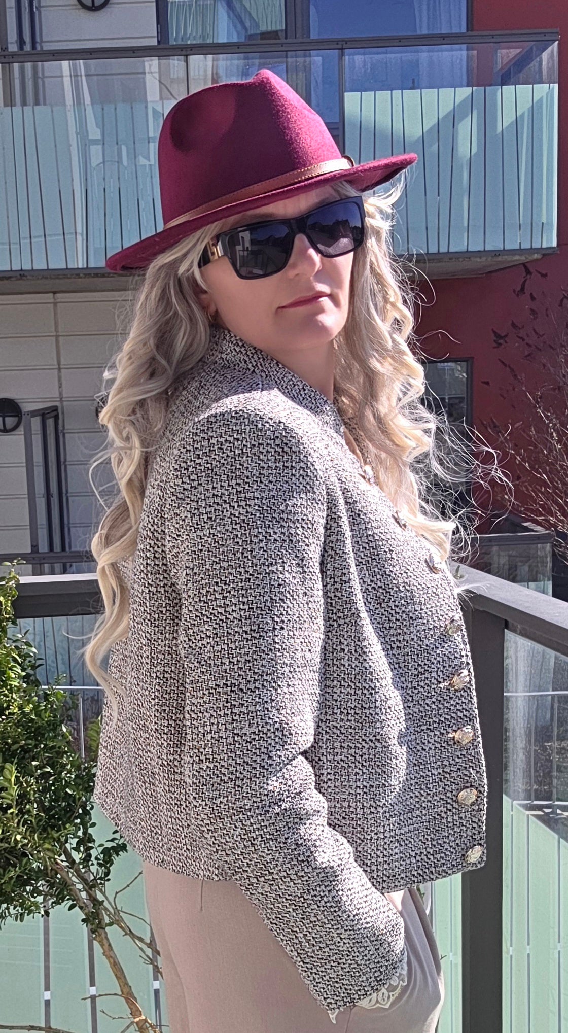 Tweed-inspirerad jacka med guldknappar